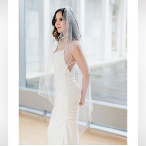 Toni Federici Wedding Veil. Only worn 1 time for my wedding. In Avalon 10-228.